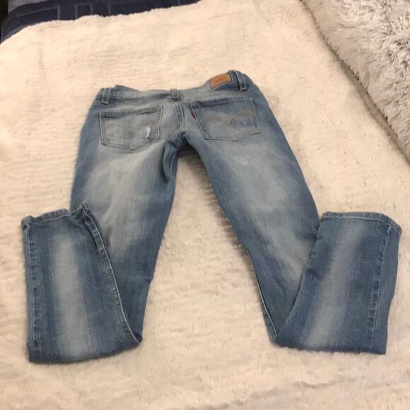 Light wash distressed Levi’s skinny jeans - Picture 3 of 7
